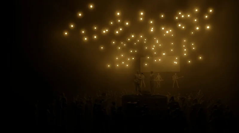 La banda tocando en las gradas del teatro